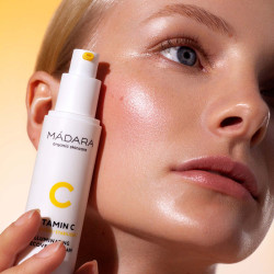 Crème régénérante illuminatrice à la vitamine C MADARA