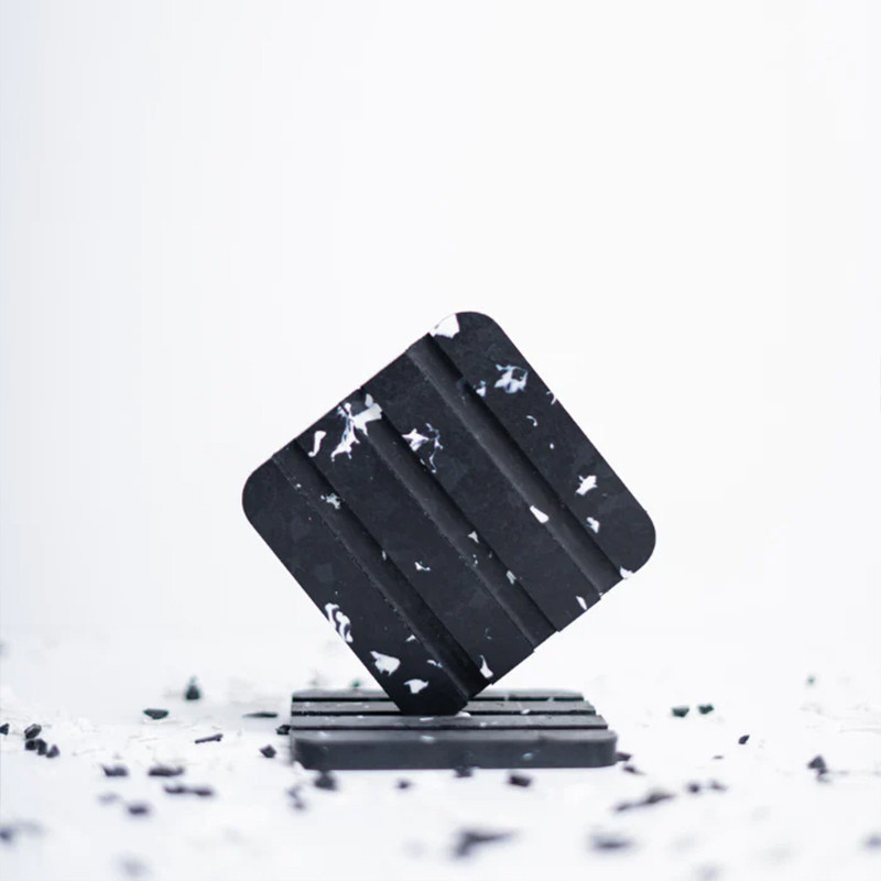 Porte savon en plastique recyclé noir UMAI